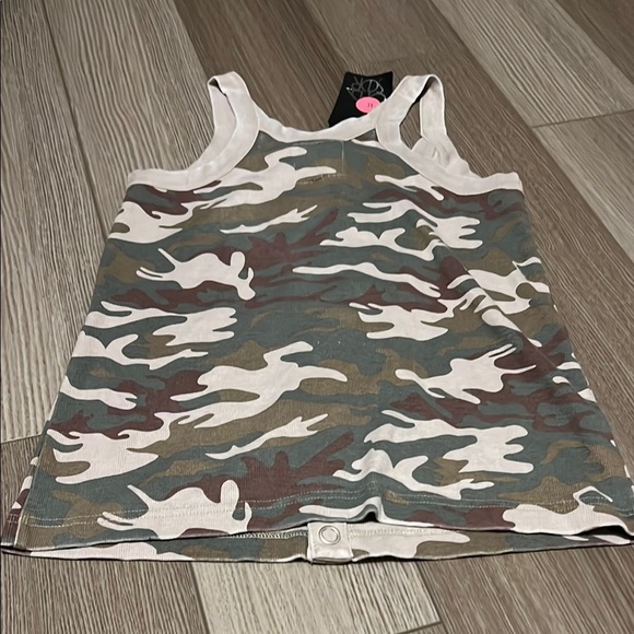 Camo Tank Top - Picture 4 of 6